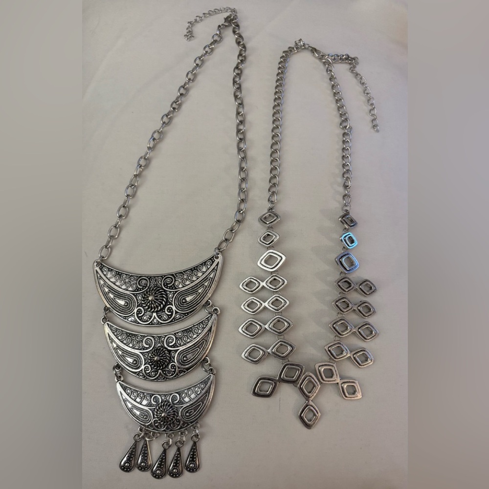 Paparazzi Silver Tone Necklace Set